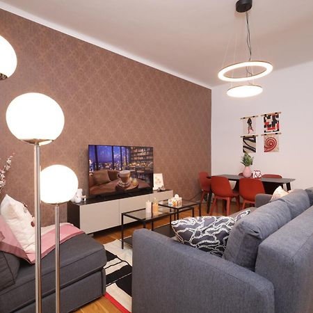Ruby Holiday Home With Patio เวียนนา ภายนอก รูปภาพ