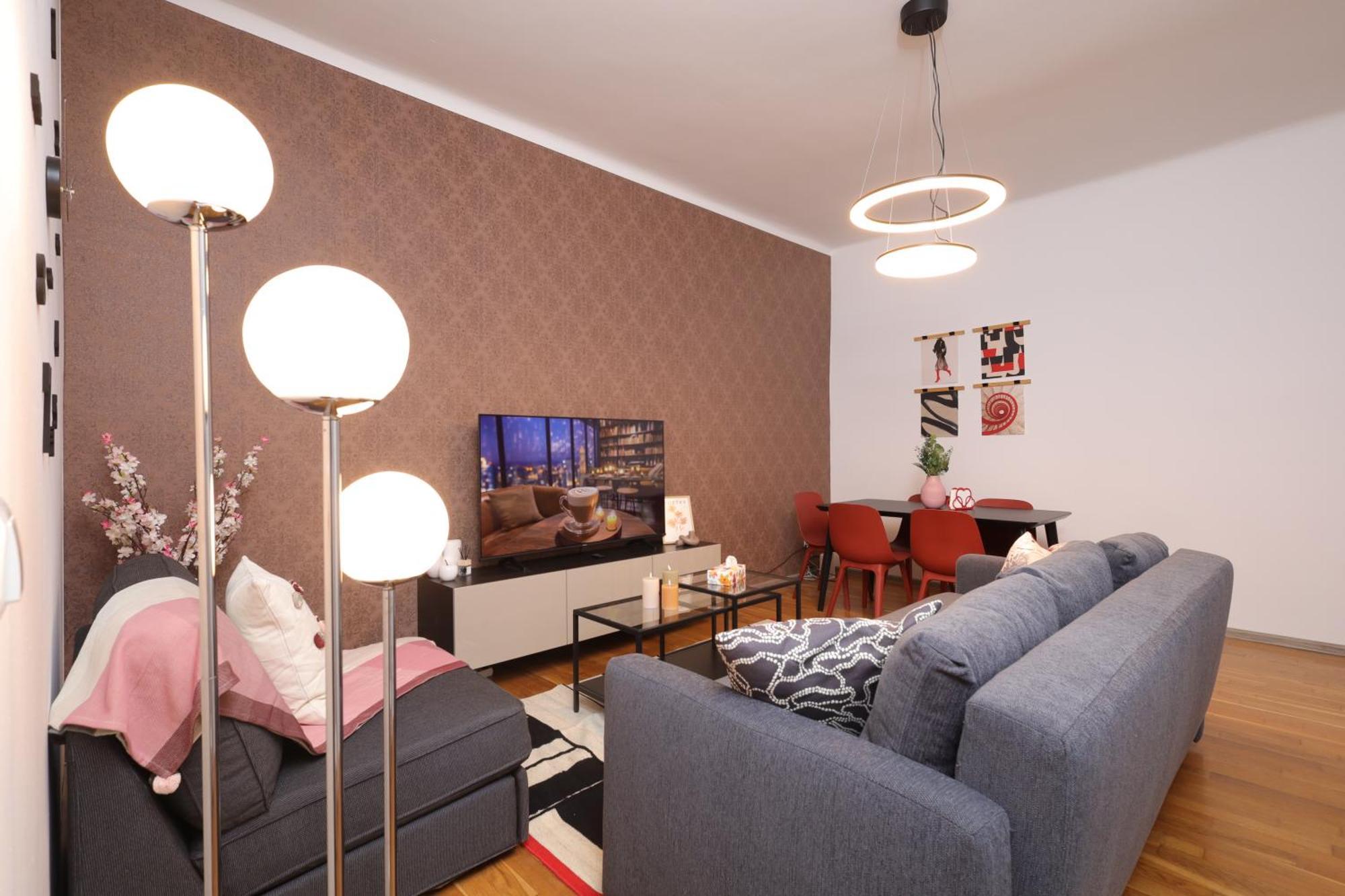 Ruby Holiday Home With Patio เวียนนา ภายนอก รูปภาพ