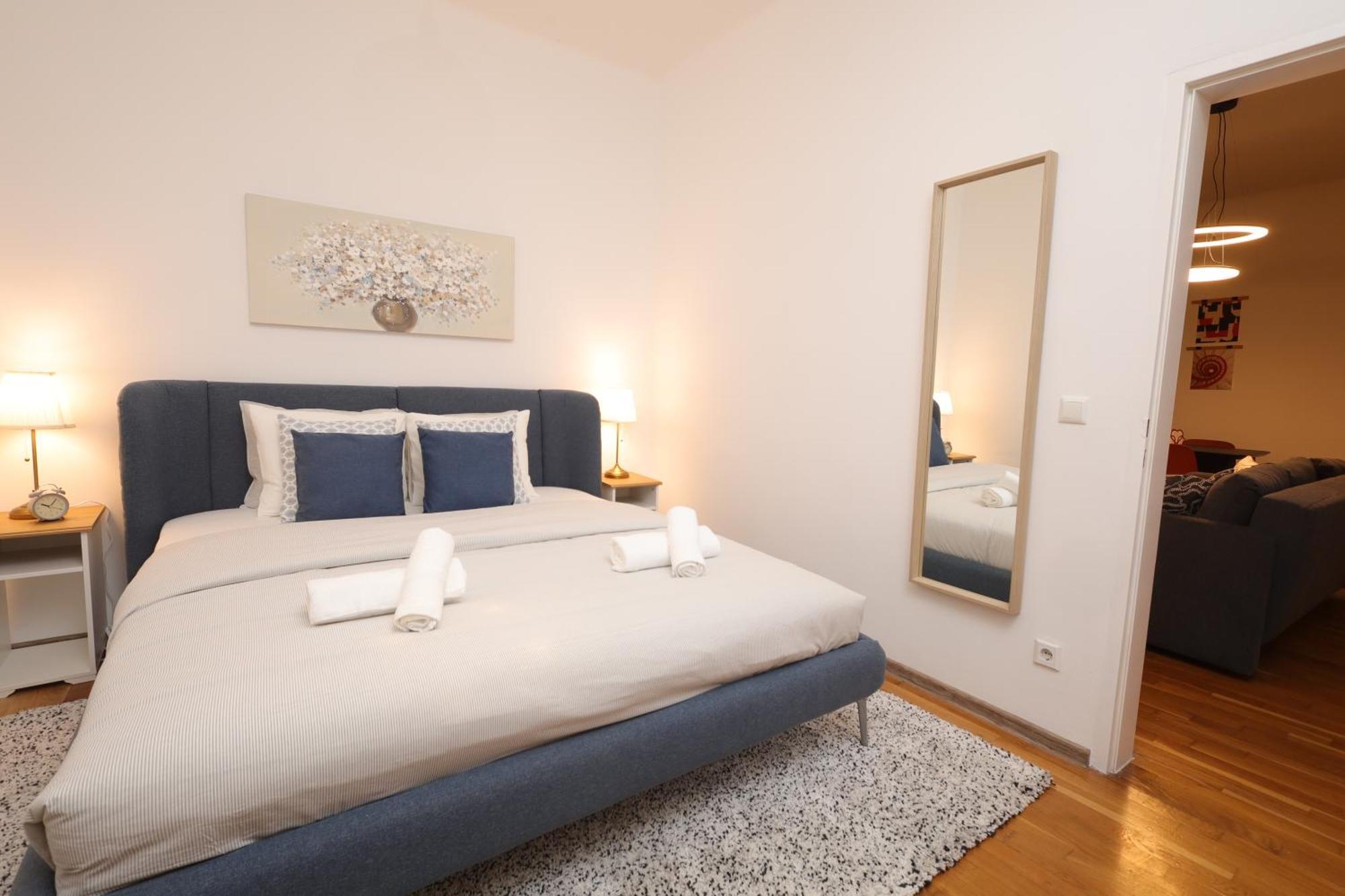 Ruby Holiday Home With Patio เวียนนา ภายนอก รูปภาพ