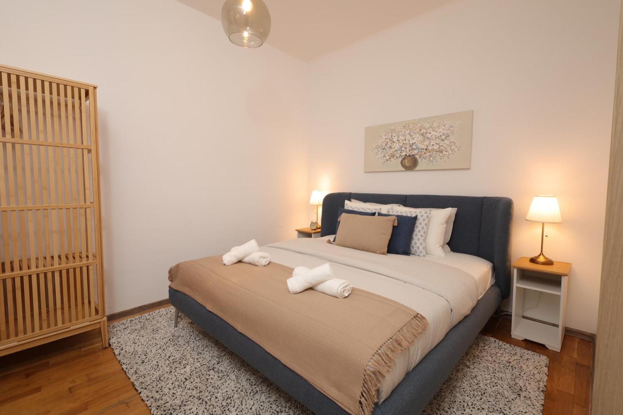 Ruby Holiday Home With Patio เวียนนา ภายนอก รูปภาพ