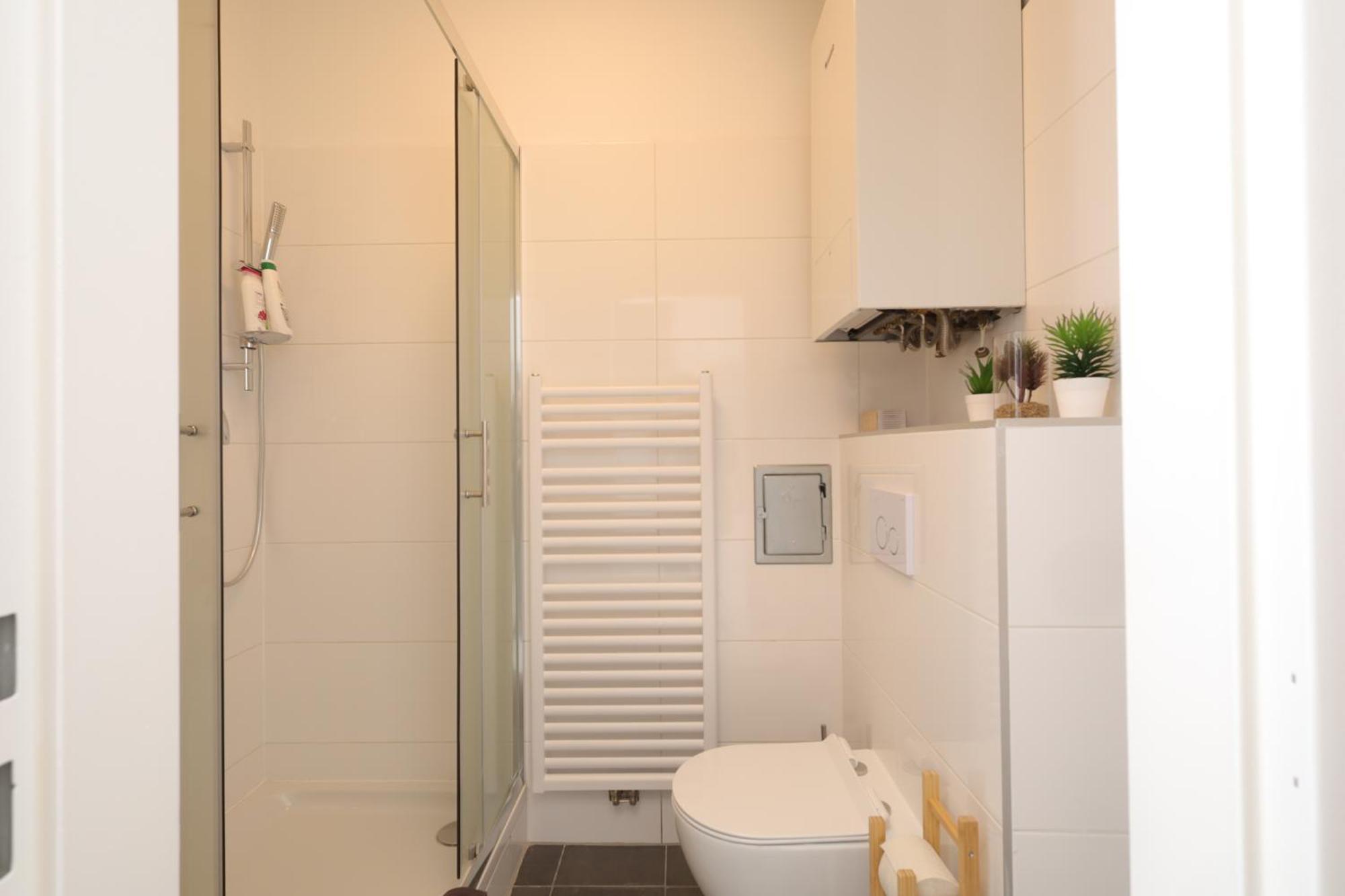 Ruby Holiday Home With Patio เวียนนา ภายนอก รูปภาพ